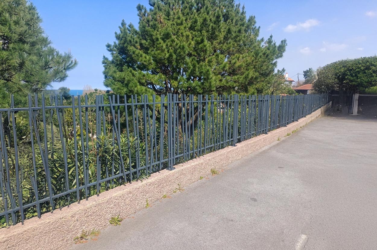 Artisan clôture et portail 40, Artisan clôture et portail 64, Artisan clôture et portail Bayonne, Artisan clôture et portail Hendaye, Artisan clôture et portail Pays basque, Clôture jardin Pays Basque 40, Clôture jardin Pays Basque 64, Clôture jardin Pays Basque Bayonne, Clôture jardin Pays Basque Hendaye, Clôture jardin Pays Basque Pays basque, Installation portail 40, Installation portail 64, Installation portail Bayonne, Installation portail Hendaye, Installation portail Pays basque, Portail sur-mesure Pays Basque 40, Portail sur-mesure Pays Basque 64, Portail sur-mesure Pays Basque Bayonne, Portail sur-mesure Pays Basque Hendaye, Portail sur-mesure Pays Basque Pays basque, Pose clôture 40, Pose clôture 64, Pose clôture Bayonne, Pose clôture Hendaye, Pose clôture Pays basque